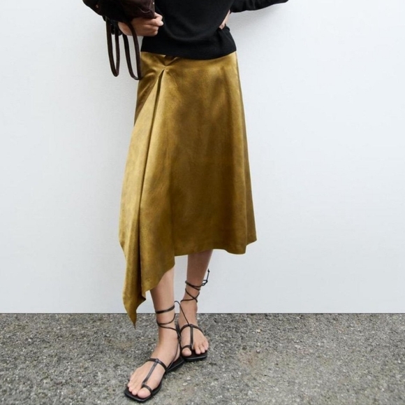 Zara Asymmetric Flowy Skirt In Golden Satin Size L - Picture 3 of 11